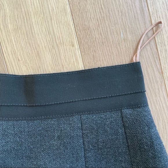 Carven Paris absolutely gorgeous structured skirt. - Picture 4 of 12